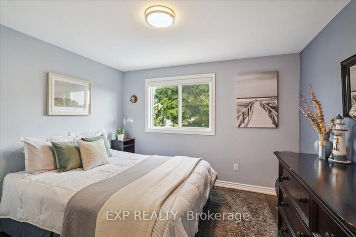 Photo 26 at 1923 Steepbank Crescent, Applewood, Mississauga