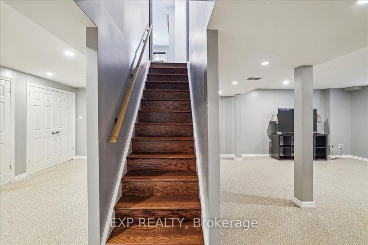 Photo 31 at 1923 Steepbank Crescent, Applewood, Mississauga