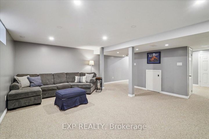 Photo 33 at 1923 Steepbank Crescent, Applewood, Mississauga