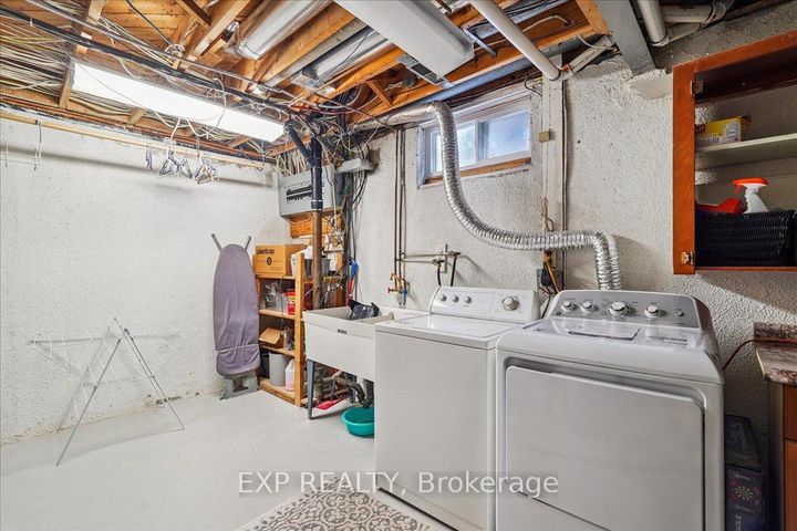 Photo 35 at 1923 Steepbank Crescent, Applewood, Mississauga