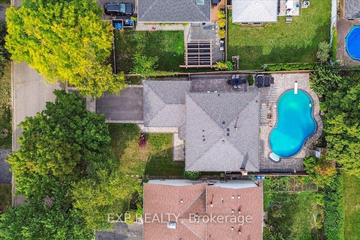 Photo 45 at 1923 Steepbank Crescent, Applewood, Mississauga