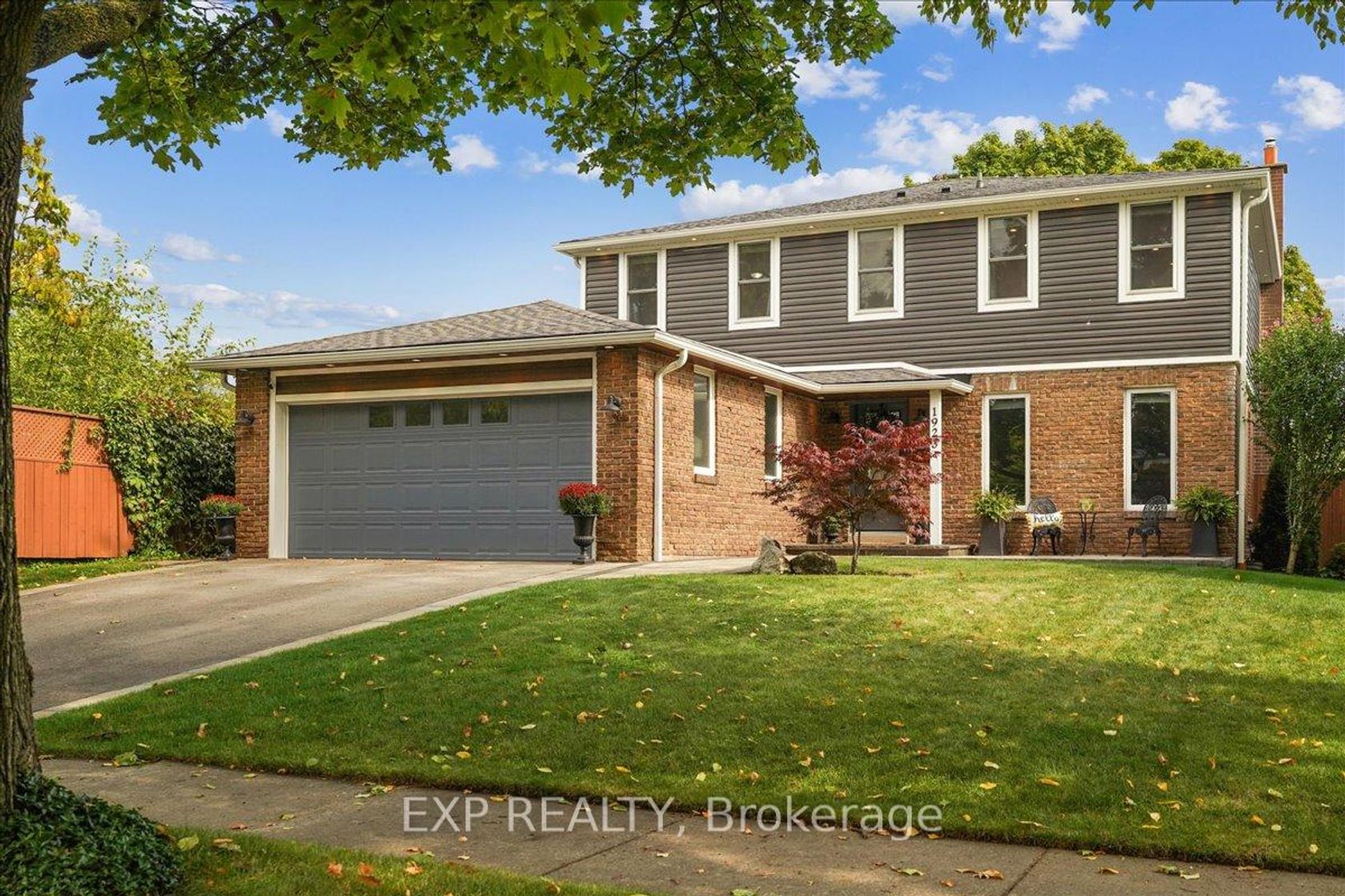 1923 Steepbank Crescent, Applewood, Mississauga 2