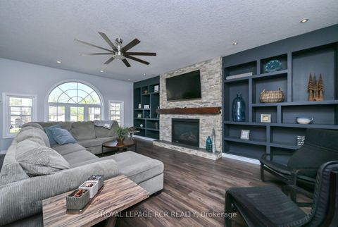 Photo 3 at 24 Tascona Court, Little Lake, Barrie