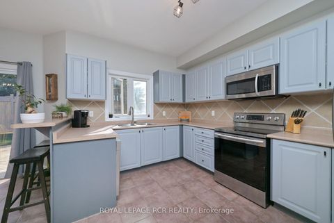 Photo 9 at 24 Tascona Court, Little Lake, Barrie Photo 9 at 24 Tascona Court, Little Lake, Barrie
