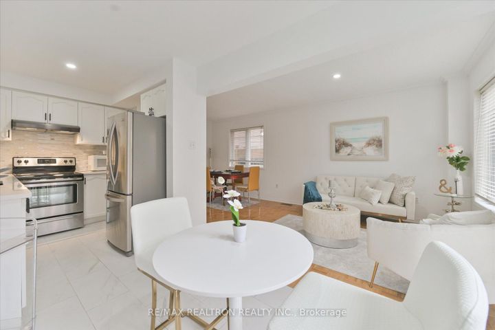 Photo 13 at 7 Via Cassia Drive, Amesbury, Toronto
