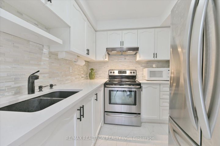 Photo 14 at 7 Via Cassia Drive, Amesbury, Toronto