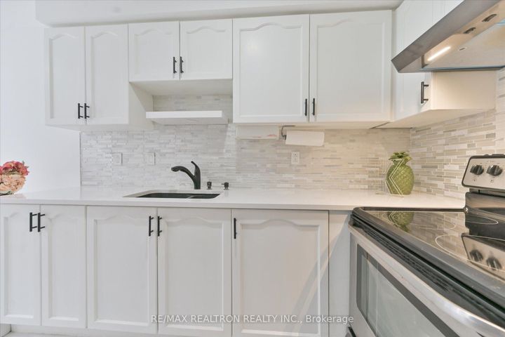 Photo 15 at 7 Via Cassia Drive, Amesbury, Toronto