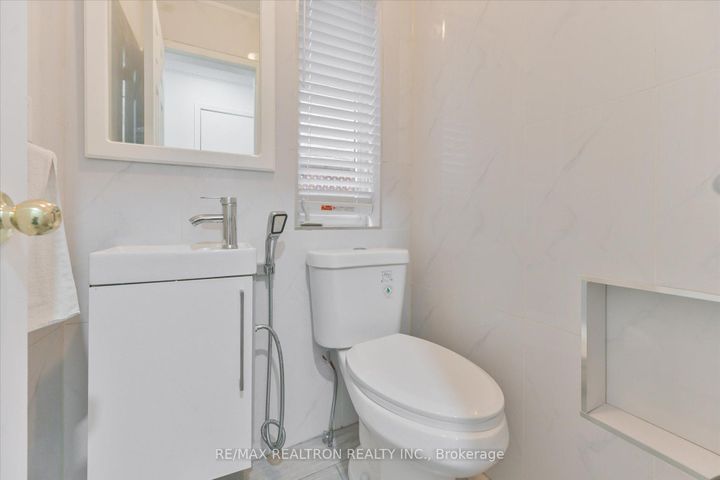 Photo 18 at 7 Via Cassia Drive, Amesbury, Toronto