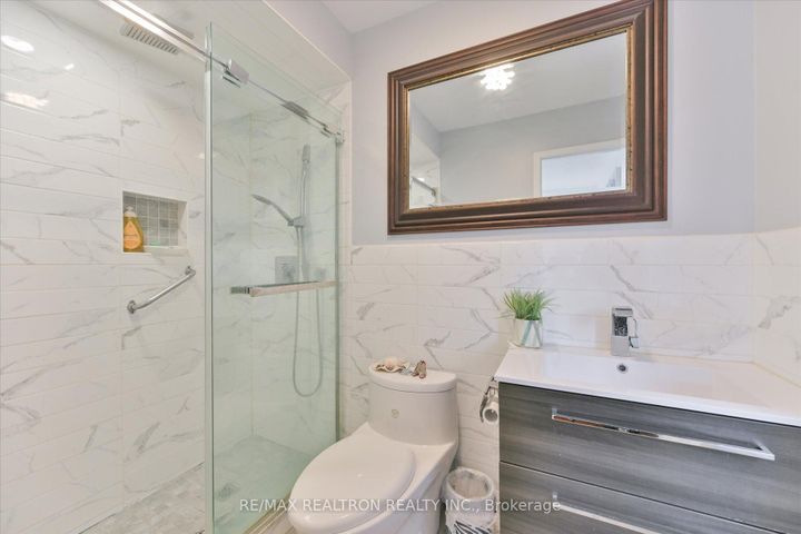 Photo 24 at 7 Via Cassia Drive, Amesbury, Toronto