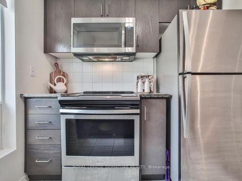 Photo 12 at 232 - 7 Applewood Lane, Etobicoke West Mall, Toronto