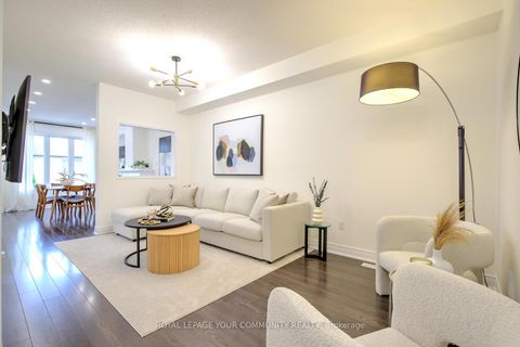 Photo 4 at 45 Catalpa Crescent, Patterson, Vaughan