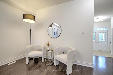 Photo 5 at 45 Catalpa Crescent, Patterson, Vaughan