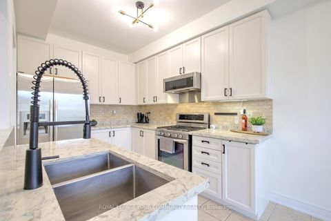 Photo 23 at 45 Catalpa Crescent, Patterson, Vaughan