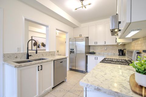 Photo 24 at 45 Catalpa Crescent, Patterson, Vaughan