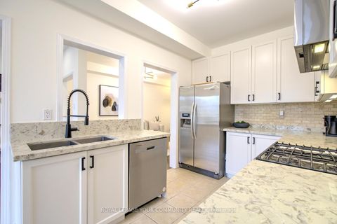 Photo 25 at 45 Catalpa Crescent, Patterson, Vaughan