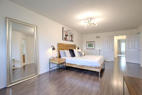 Photo 30 at 45 Catalpa Crescent, Patterson, Vaughan