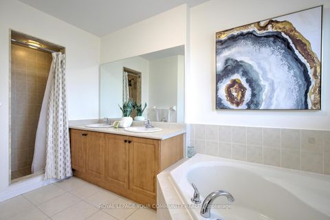 Photo 32 at 45 Catalpa Crescent, Patterson, Vaughan