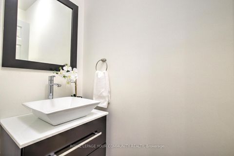 Photo 36 at 45 Catalpa Crescent, Patterson, Vaughan