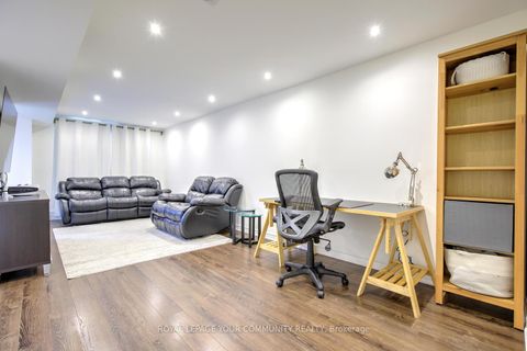 Photo 39 at 45 Catalpa Crescent, Patterson, Vaughan