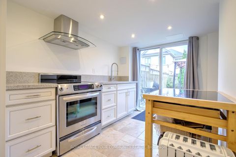 Photo 41 at 45 Catalpa Crescent, Patterson, Vaughan