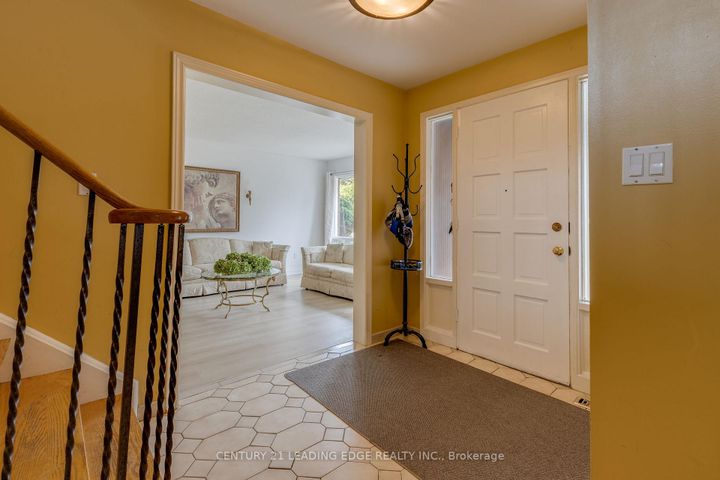 Photo 2 at 115 SIMONSTON Boulevard, German Mills, Markham