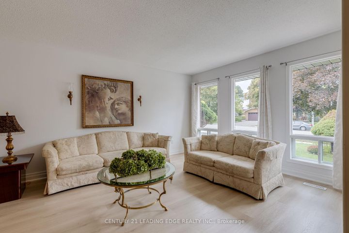 Photo 3 at 115 SIMONSTON Boulevard, German Mills, Markham