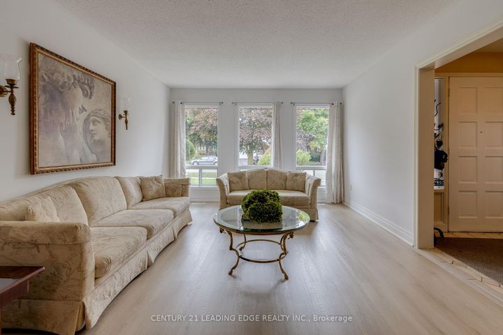 Photo 4 at 115 SIMONSTON Boulevard, German Mills, Markham