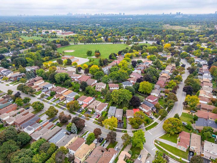 Photo 42 at 115 SIMONSTON Boulevard, German Mills, Markham