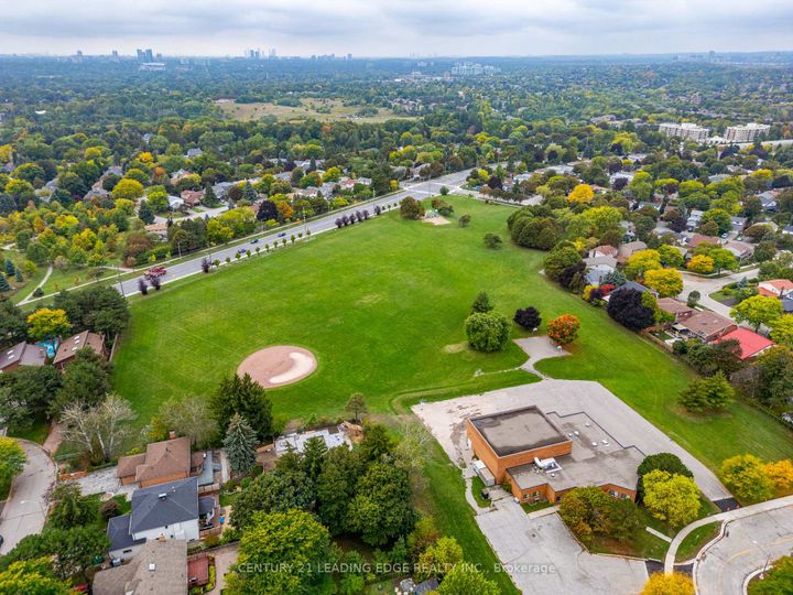 Photo 43 at 115 SIMONSTON Boulevard, German Mills, Markham