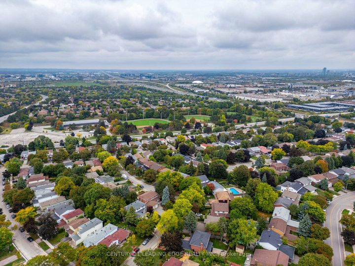 Photo 46 at 115 SIMONSTON Boulevard, German Mills, Markham