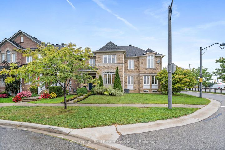 Photo 2 at 17 Snowberry Crescent, Georgetown, Halton Hills