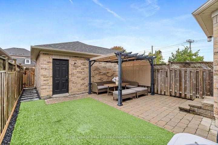 Photo 31 at 17 Snowberry Crescent, Georgetown, Halton Hills