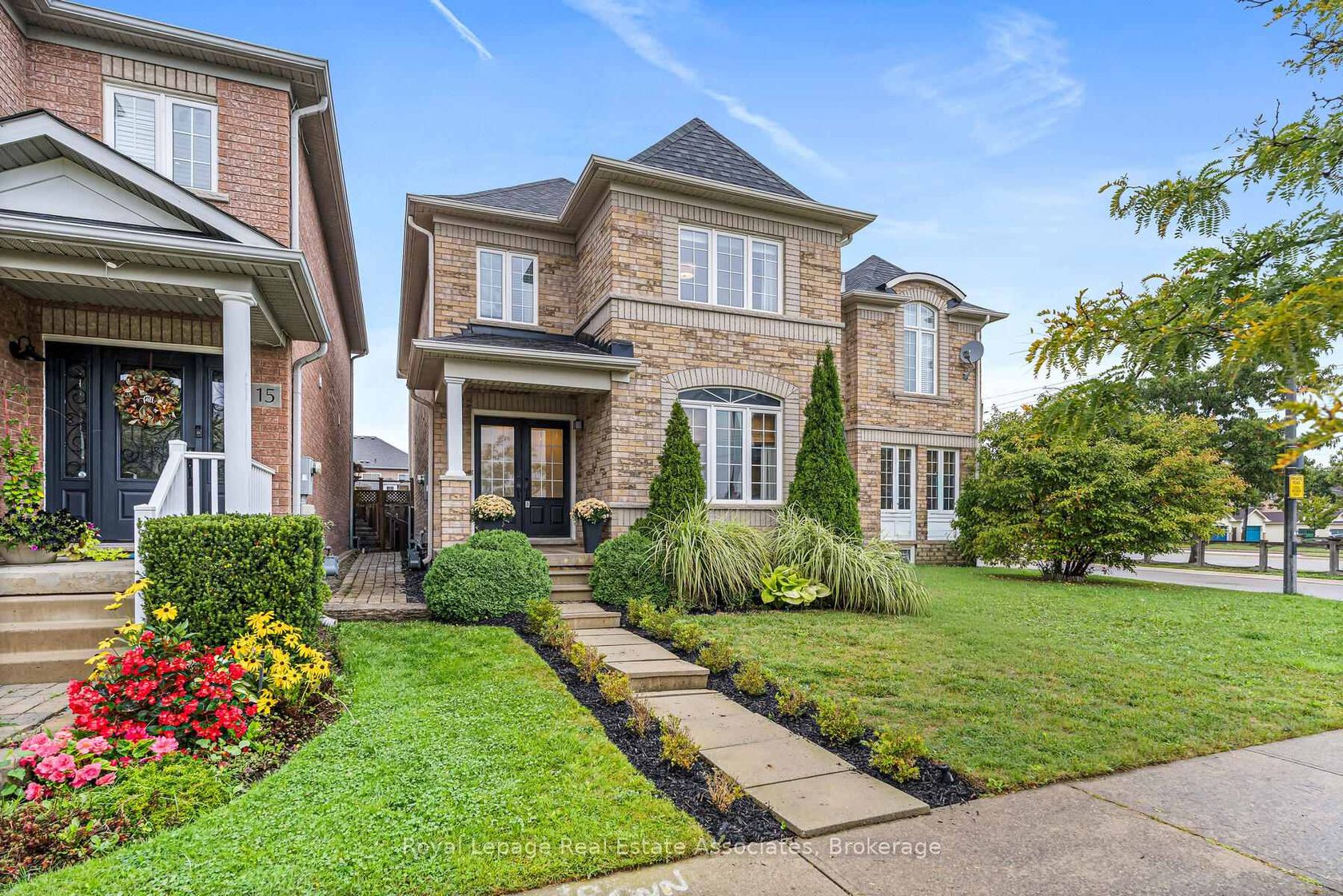 17 Snowberry Crescent, Georgetown, Halton Hills 2