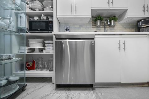 Photo 11 at 805 - 326 Major Mackenzie Drive E, Crosby, Richmond Hill Photo 11 at 805 - 326 Major Mackenzie Drive E, Crosby, Richmond Hill