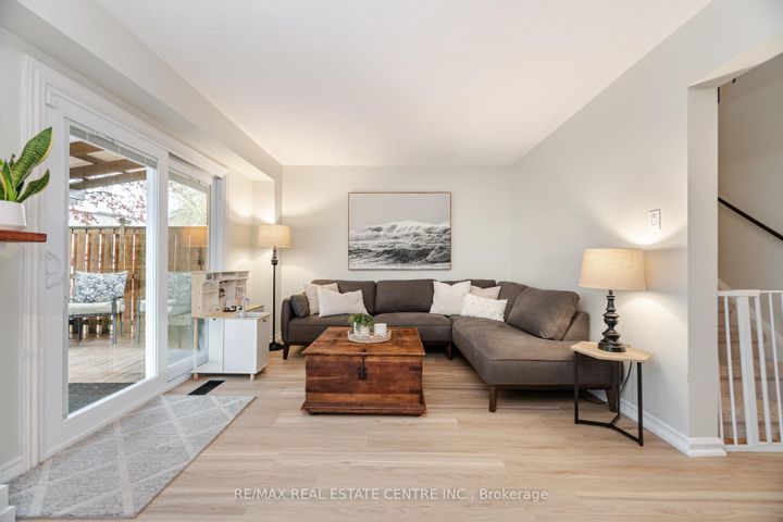 Photo 5 at 3017 Glace Bay Road, Meadowvale, Mississauga