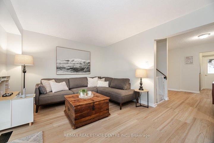 Photo 6 at 3017 Glace Bay Road, Meadowvale, Mississauga