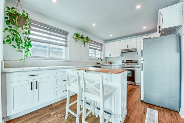 Photo 2 at 70 Wilton Drive, Brampton East, Brampton
