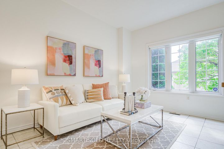 Photo 16 at 4 Thornhill Woods Drive, Patterson, Vaughan