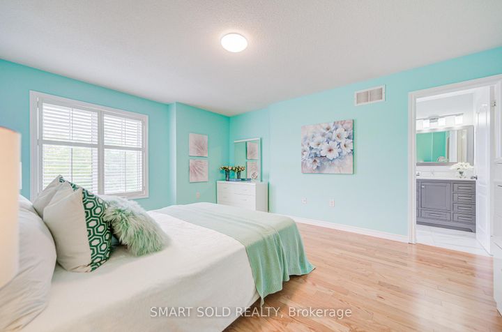 Photo 24 at 4 Thornhill Woods Drive, Patterson, Vaughan