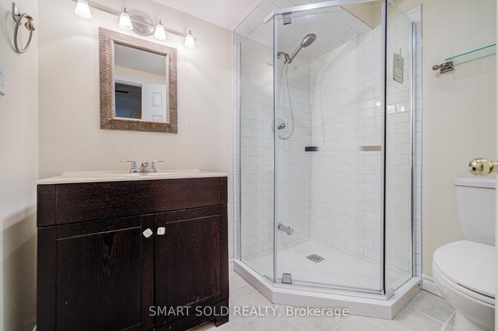 Photo 41 at 4 Thornhill Woods Drive, Patterson, Vaughan