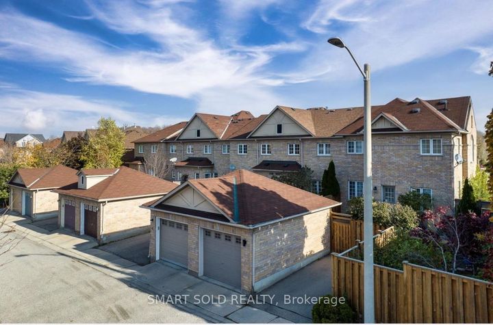 Photo 42 at 4 Thornhill Woods Drive, Patterson, Vaughan