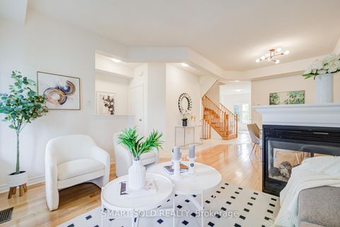 Photo 10 at 4 Thornhill Woods Drive, Patterson, Vaughan