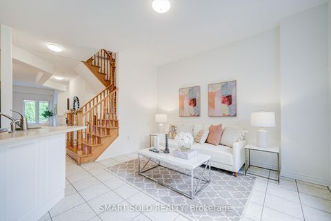 Photo 18 at 4 Thornhill Woods Drive, Patterson, Vaughan