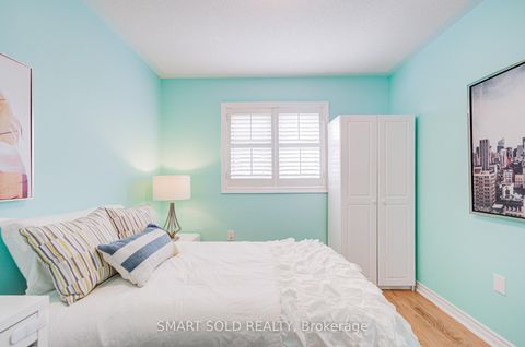 Photo 34 at 4 Thornhill Woods Drive, Patterson, Vaughan
