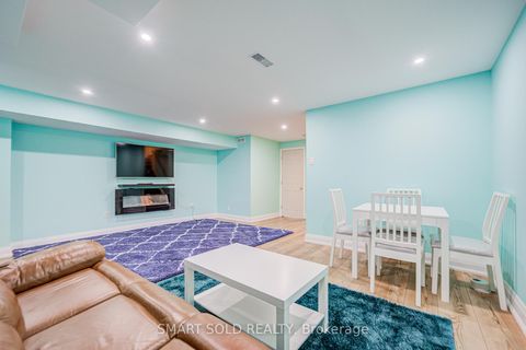 Photo 39 at 4 Thornhill Woods Drive, Patterson, Vaughan