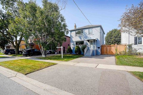 Photo 2 at 24 Gair Drive, Alderwood, Toronto