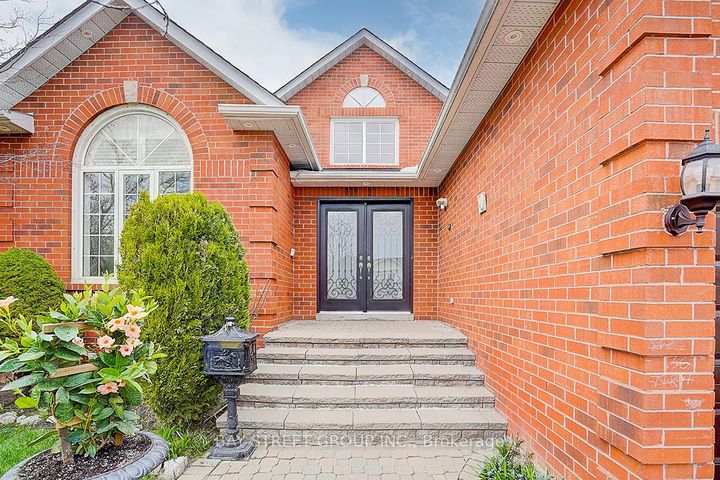 Photo 3 at 354 Rouge Hill Court, Rougemount, Pickering