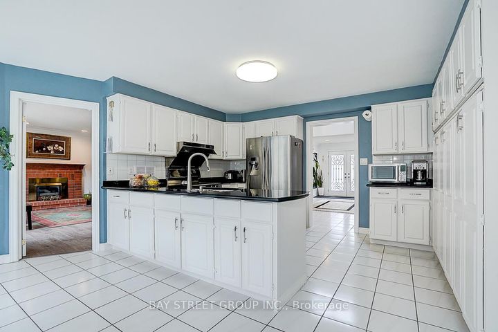 Photo 13 at 354 Rouge Hill Court, Rougemount, Pickering