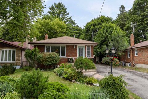 Photo 1 at 32 Beath Street, West Hill, Toronto