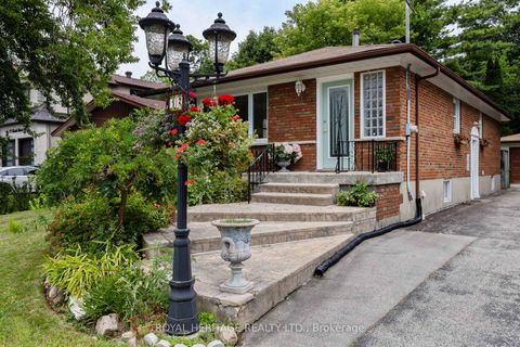 Photo 2 at 32 Beath Street, West Hill, Toronto